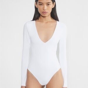 NWT Aritzia Contoir V Neck Longsleeve Bodysuit